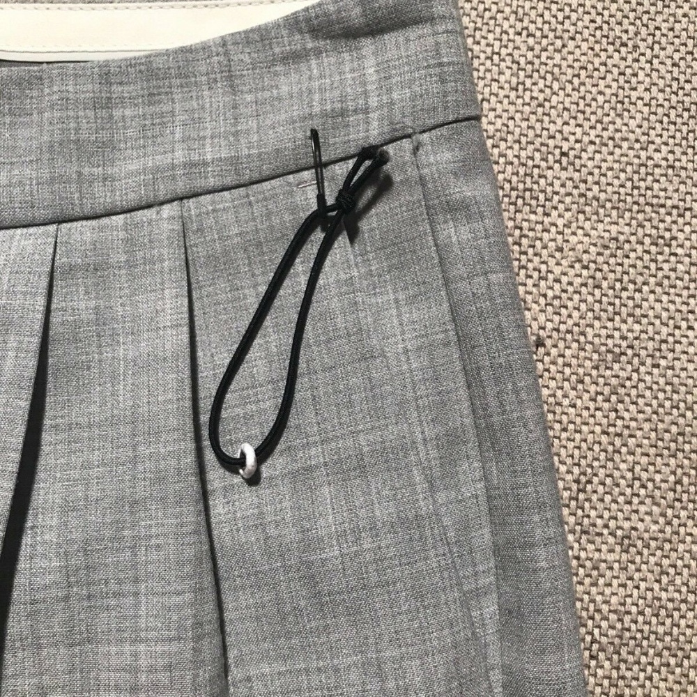 Express Editor Pleated Gray Shorts Size 4 Nwot - image 3